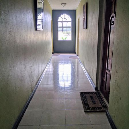 Christar Villas Hotel Kingston Esterno foto