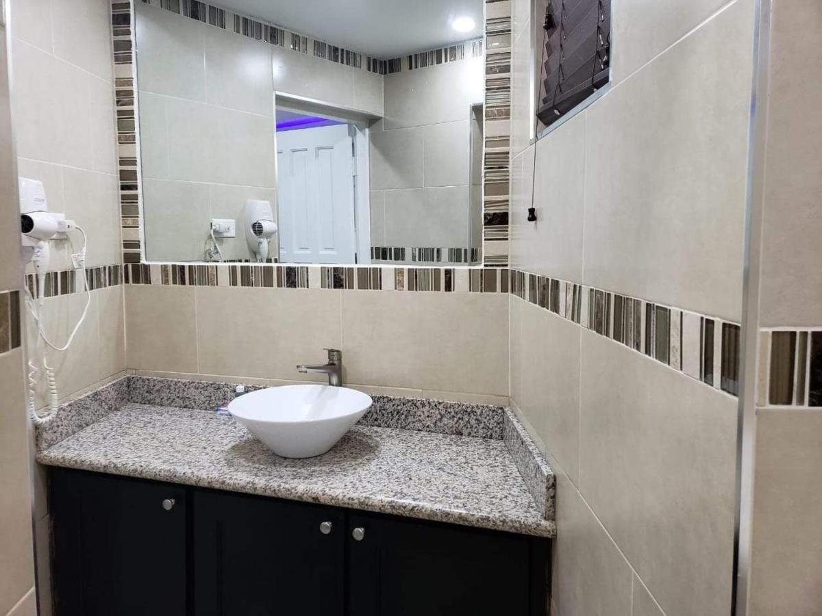 Christar Villas Hotel Kingston Esterno foto